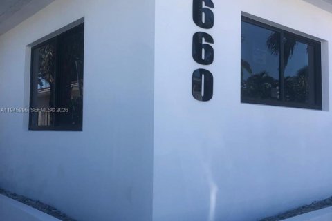 Дом в Майами-Бич, Флорида 2 спальни, 92.9м2 № 2004454