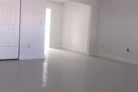 Снять в аренду виллу или дом в Майами-Бич, Флорида 2 спальни, 92.9м2, № 2004454 - фото 10