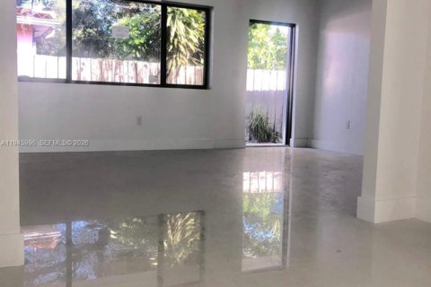 Снять в аренду виллу или дом в Майами-Бич, Флорида 2 спальни, 92.9м2, № 2004454 - фото 4