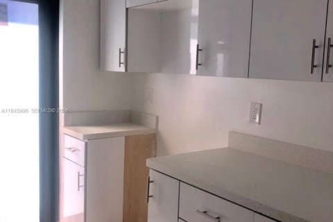 Снять в аренду виллу или дом в Майами-Бич, Флорида 2 спальни, 92.9м2, № 2004454 - фото 5