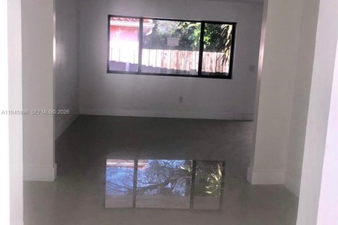 Снять в аренду виллу или дом в Майами-Бич, Флорида 2 спальни, 92.9м2, № 2004454 - фото 9