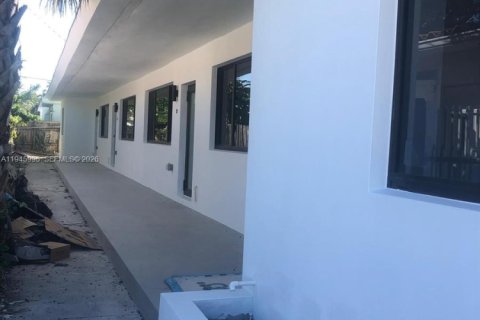 Снять в аренду виллу или дом в Майами-Бич, Флорида 2 спальни, 92.9м2, № 2004454 - фото 2