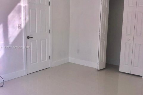 Снять в аренду виллу или дом в Майами-Бич, Флорида 2 спальни, 92.9м2, № 2004454 - фото 11