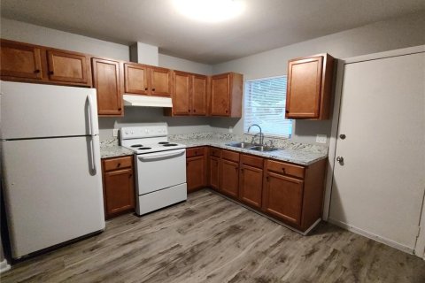 Apartamento en alquiler en Leesburg, Florida, 2 dormitorios, 69.77 m2 № 1901708 - foto 3