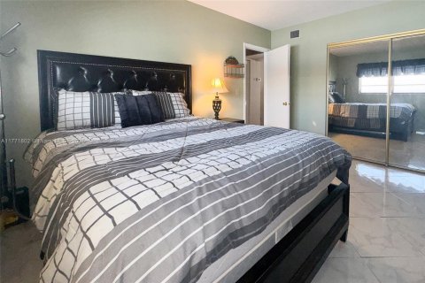 Condominio en venta en Hallandale Beach, Florida, 1 dormitorio, 52.4 m2 № 1868806 - foto 9