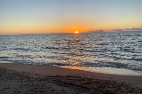 Condominio en venta en Hallandale Beach, Florida, 1 dormitorio, 52.4 m2 № 1868806 - foto 21