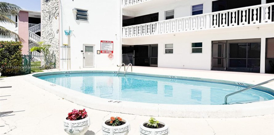 Condominio en Hallandale Beach, Florida, 1 dormitorio № 1868806