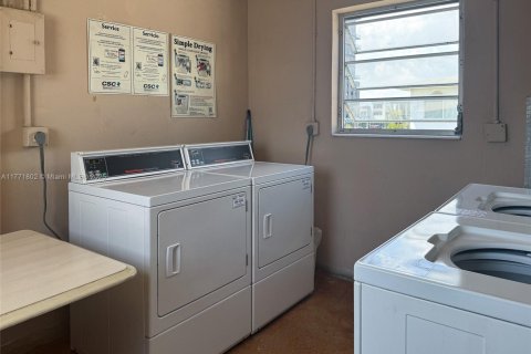 Condominio en venta en Hallandale Beach, Florida, 1 dormitorio, 52.4 m2 № 1868806 - foto 12