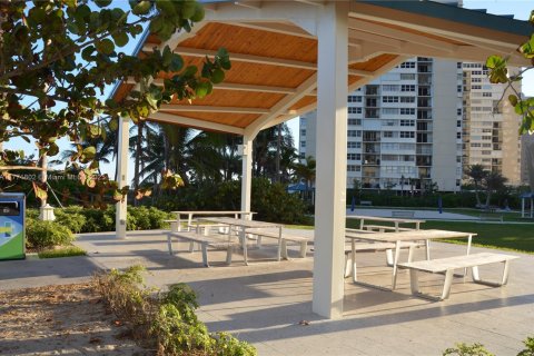 Condominio en venta en Hallandale Beach, Florida, 1 dormitorio, 52.4 m2 № 1868806 - foto 14