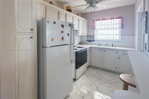 Condominio en venta en Hallandale Beach, Florida, 1 dormitorio, 52.4 m2 № 1868806 - foto 3