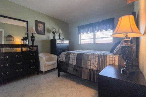 Condominio en venta en Hallandale Beach, Florida, 1 dormitorio, 52.4 m2 № 1868806 - foto 10