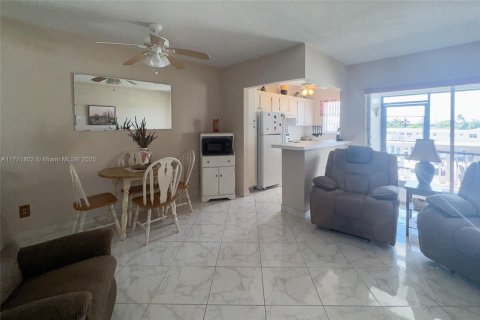 Condominio en venta en Hallandale Beach, Florida, 1 dormitorio, 52.4 m2 № 1868806 - foto 8