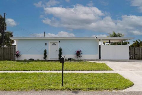Casa en alquiler en West Palm Beach, Florida, 3 dormitorios, 105.35 m2 № 1186359 - foto 1