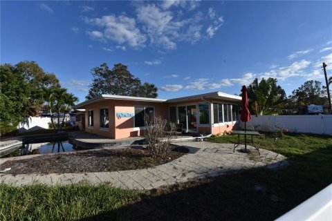 House in Dunedin, Florida 2 bedrooms, 105.26 sq.m. № 1448078 - photo 8
