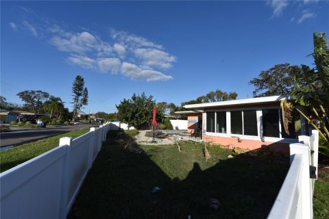House in Dunedin, Florida 2 bedrooms, 105.26 sq.m. № 1448078 - photo 7