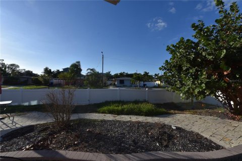House in Dunedin, Florida 2 bedrooms, 105.26 sq.m. № 1448078 - photo 29
