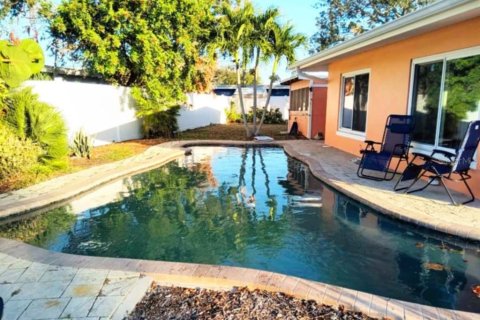 House in Dunedin, Florida 2 bedrooms, 105.26 sq.m. № 1448078 - photo 10
