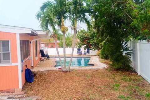 House in Dunedin, Florida 2 bedrooms, 105.26 sq.m. № 1448078 - photo 12