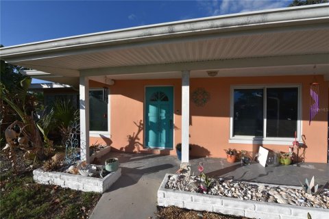 House in Dunedin, Florida 2 bedrooms, 105.26 sq.m. № 1448078 - photo 1