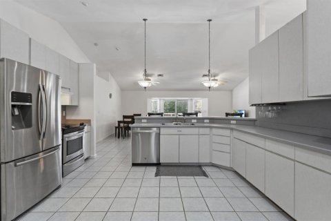 House in Vero Beach, Florida 4 bedrooms, 181.25 sq.m. № 2086301 - photo 11