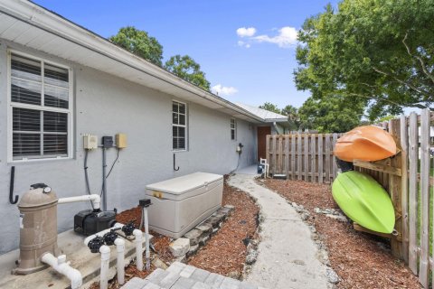 House in Vero Beach, Florida 4 bedrooms, 181.25 sq.m. № 2086301 - photo 29