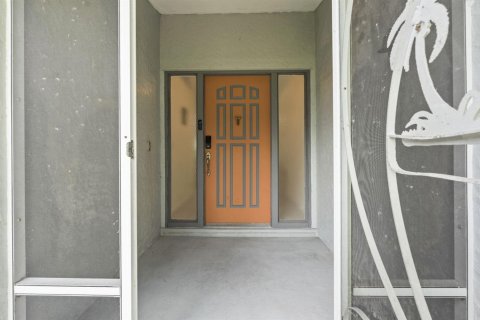 House in Vero Beach, Florida 4 bedrooms, 181.25 sq.m. № 2086301 - photo 4