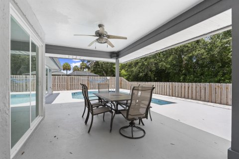 House in Vero Beach, Florida 4 bedrooms, 181.25 sq.m. № 2086301 - photo 25