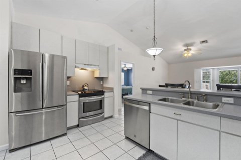 House in Vero Beach, Florida 4 bedrooms, 181.25 sq.m. № 2086301 - photo 12