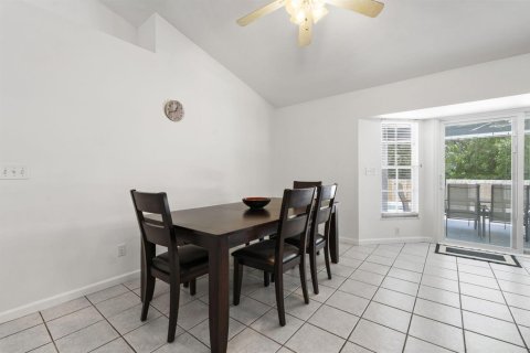 House in Vero Beach, Florida 4 bedrooms, 181.25 sq.m. № 2086301 - photo 9