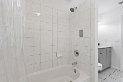 House in Vero Beach, Florida 4 bedrooms, 181.25 sq.m. № 2086301 - photo 21