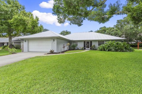 House in Vero Beach, Florida 4 bedrooms, 181.25 sq.m. № 2086301 - photo 2