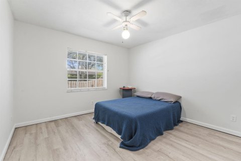 House in Vero Beach, Florida 4 bedrooms, 181.25 sq.m. № 2086301 - photo 18