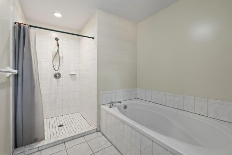 House in Vero Beach, Florida 4 bedrooms, 181.25 sq.m. № 2086301 - photo 16