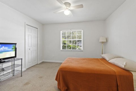 House in Vero Beach, Florida 4 bedrooms, 181.25 sq.m. № 2086301 - photo 19