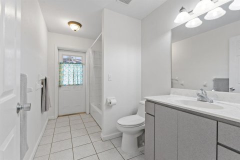 House in Vero Beach, Florida 4 bedrooms, 181.25 sq.m. № 2086301 - photo 20
