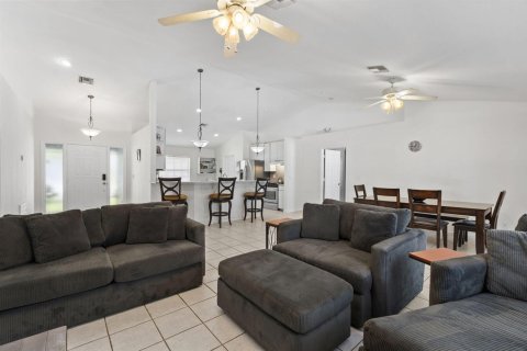 House in Vero Beach, Florida 4 bedrooms, 181.25 sq.m. № 2086301 - photo 6
