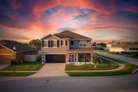 House in Winter Haven, Florida 5 bedrooms, 239.41 sq.m. № 2167219