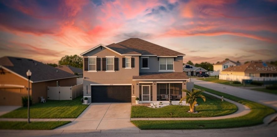 House in Winter Haven, Florida 5 bedrooms, 239.41 sq.m. № 2167219