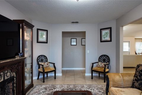 Casa en venta en Spring Hill, Florida, 4 dormitorios, 208.1 m2 № 1796850 - foto 16