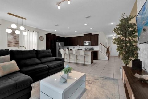 Adosado en venta en Kissimmee, Florida, 5 dormitorios, 213.12 m2 № 2101756 - foto 6