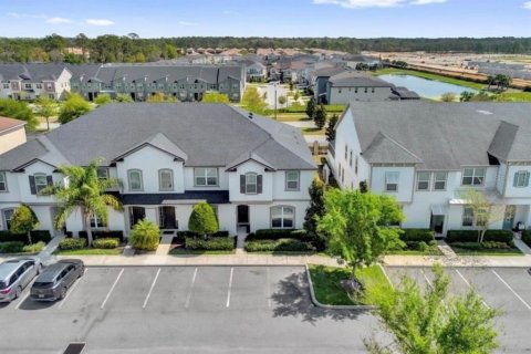 Adosado en venta en Kissimmee, Florida, 5 dormitorios, 213.12 m2 № 2101756 - foto 2
