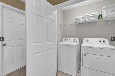 Adosado en venta en Kissimmee, Florida, 5 dormitorios, 213.12 m2 № 2101756 - foto 26