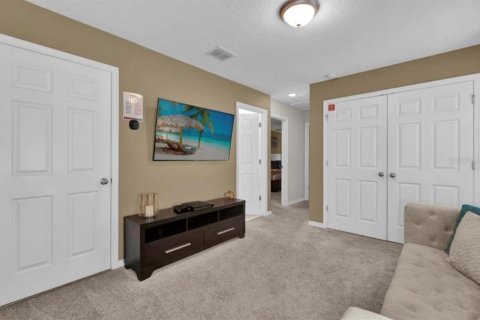 Adosado en venta en Kissimmee, Florida, 5 dormitorios, 213.12 m2 № 2101756 - foto 12