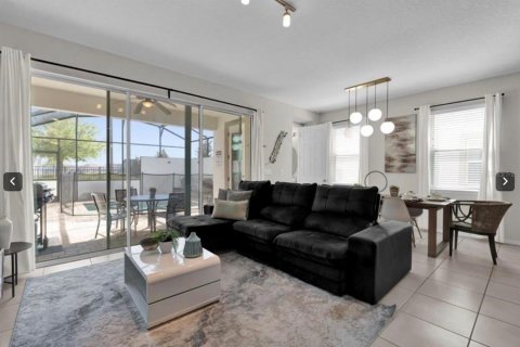 Adosado en venta en Kissimmee, Florida, 5 dormitorios, 213.12 m2 № 2101756 - foto 7