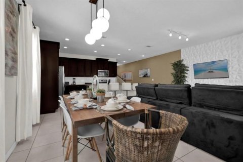 Adosado en venta en Kissimmee, Florida, 5 dormitorios, 213.12 m2 № 2101756 - foto 10