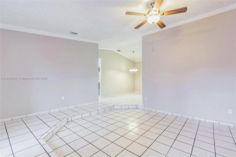 House in Miami, Florida 3 bedrooms, 160.26 sq.m. № 1825708 - photo 21
