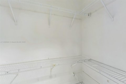House in Miami, Florida 3 bedrooms, 160.26 sq.m. № 1825708 - photo 27