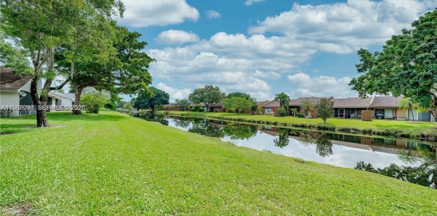 Casa en Plantation, Florida 2 dormitorios, 98.66 m2 № 2031888