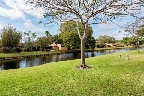 Casa en venta en Plantation, Florida, 2 dormitorios, 98.66 m2 № 2031888 - foto 3