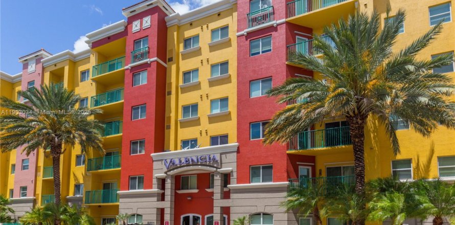 Condominio en South Miami, Florida, 2 dormitorios  № 1954348